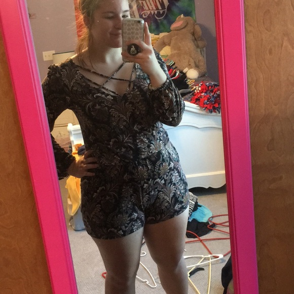 Soft and Sexy AEO romper - Picture 2 of 2
